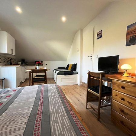 Lomener - La Goelette - 1 Appartement Avec 2 Chambres Et 2 Studios A 450M De La Plage Пломер Екстериор снимка