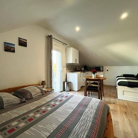 Lomener - La Goelette - 1 Appartement Avec 2 Chambres Et 2 Studios A 450M De La Plage Пломер Екстериор снимка