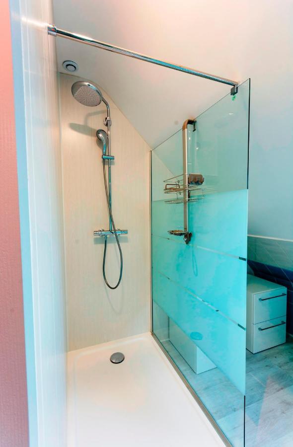 Lomener - La Goelette - 1 Appartement Avec 2 Chambres Et 2 Studios A 450M De La Plage Пломер Екстериор снимка