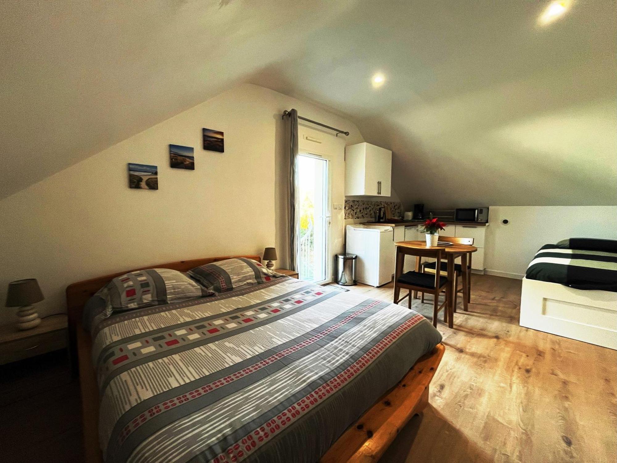 Lomener - La Goelette - 1 Appartement Avec 2 Chambres Et 2 Studios A 450M De La Plage Пломер Екстериор снимка