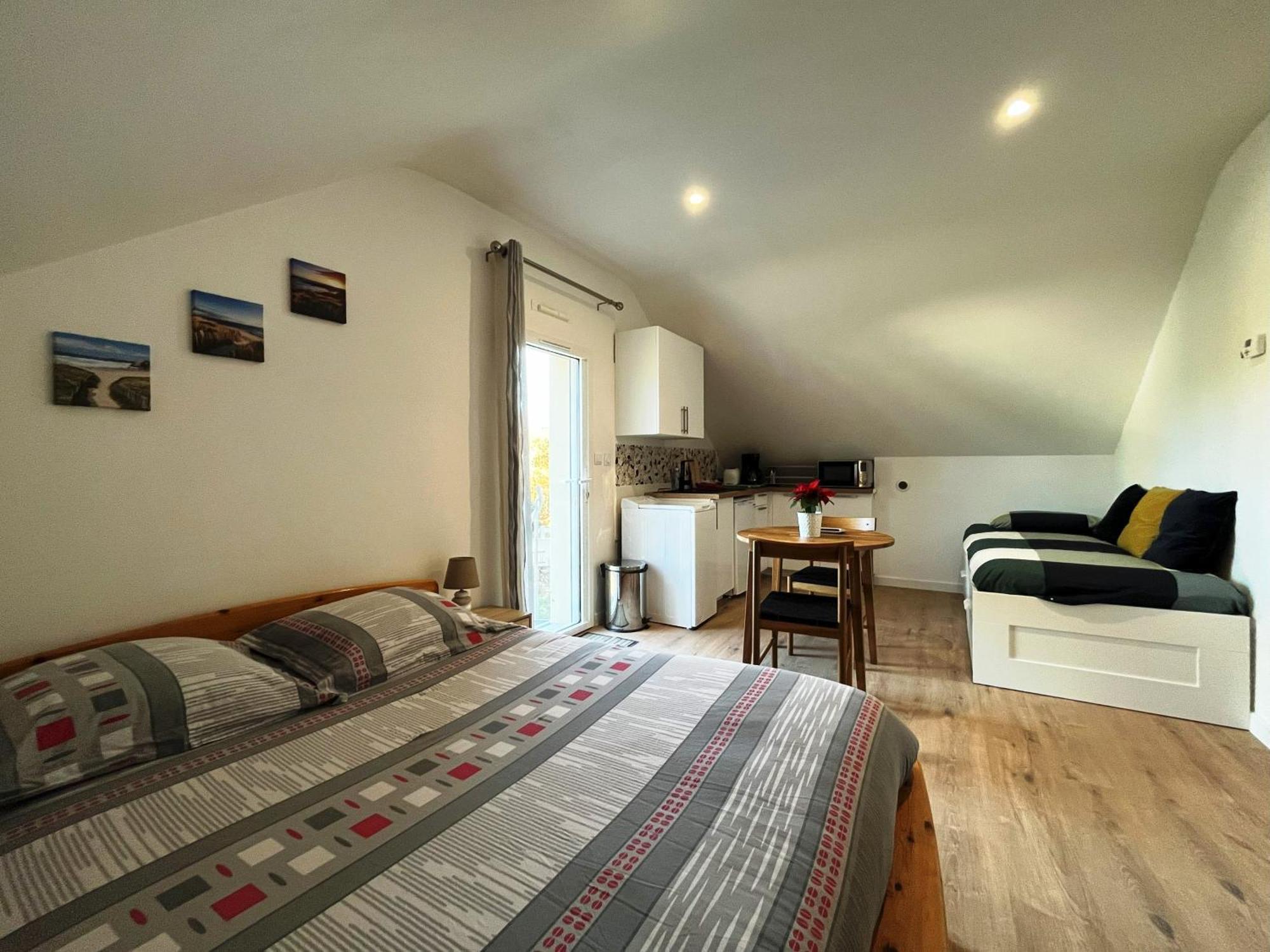 Lomener - La Goelette - 1 Appartement Avec 2 Chambres Et 2 Studios A 450M De La Plage Пломер Екстериор снимка